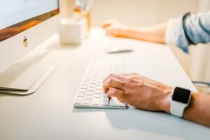 Mehr über den Artikel erfahren So gewinnen Sie durch digitalen Vertrieb Vertrauen und Autorität bei Kunden